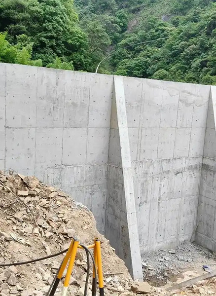 连云港新浦区重力式挡土墙